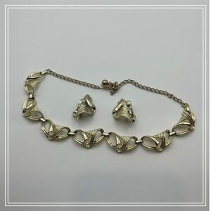 Vintage Gold Tone Choker Necklace and Matching Earrings Set Textured Links